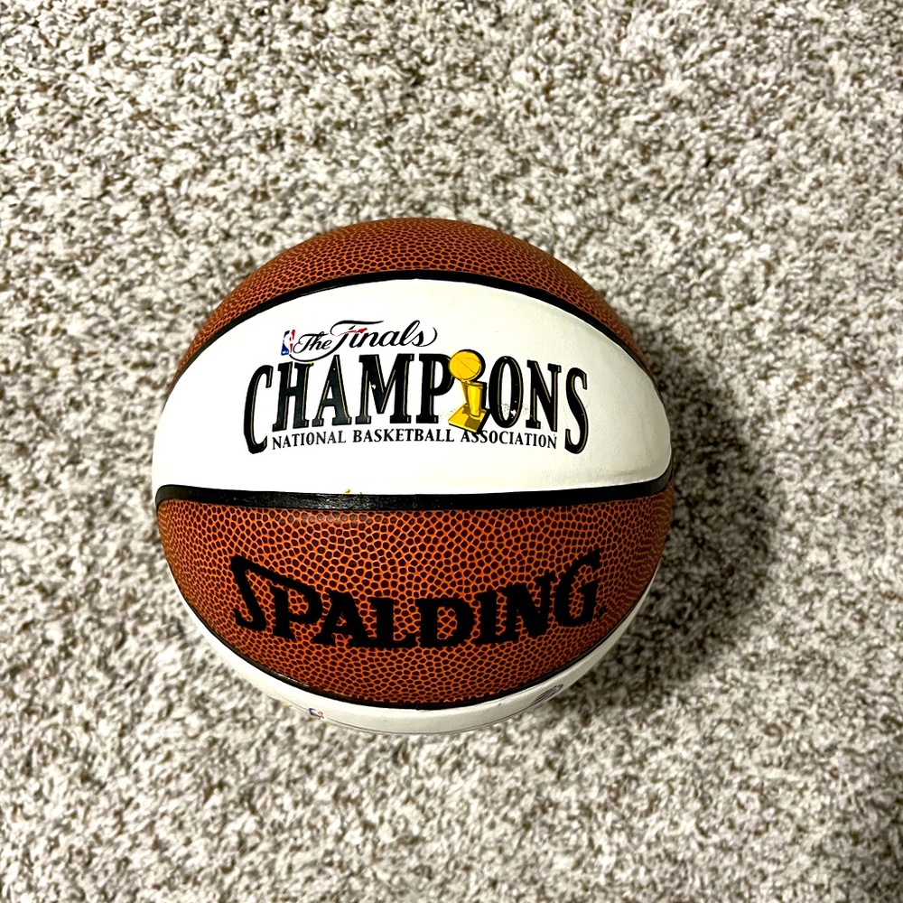 2009 Los Angeles Lakers Mini Basketball